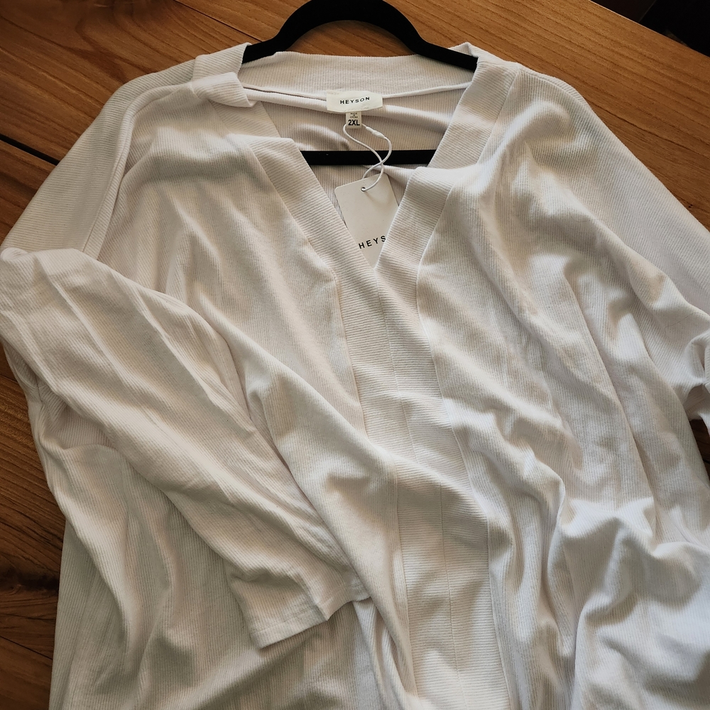 NWT Heyson White Rubbed Long Sleeve V Neck Top - 2X